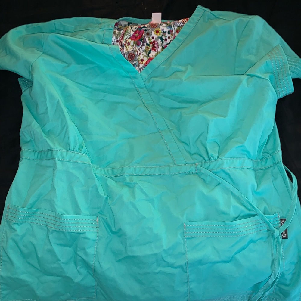 Xl mint scrub top